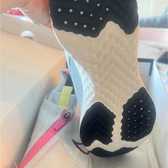 Nike react city running shoes - Picture 2 of 4